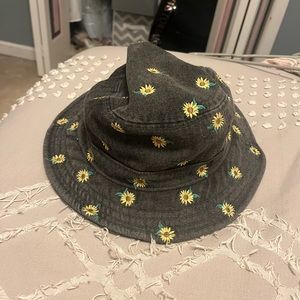 american eagle bucket hat